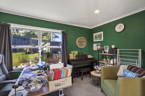 Photo of property in 5 Scott Street, Moturoa, New Plymouth, 4310