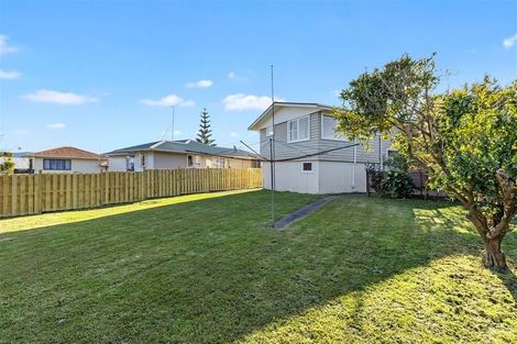 Photo of property in 32 Kirrie Avenue, Te Atatu South, Auckland, 0610