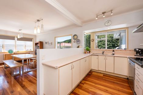 Photo of property in 18 Coates Street, Tawa, Wellington, 5028