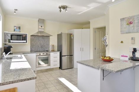 Photo of property in 15 Willowview Drive, Redwood, Christchurch, 8051