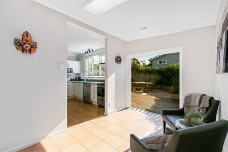 Photo of property in 55 Sunset Road, Totara Vale, Auckland, 0632