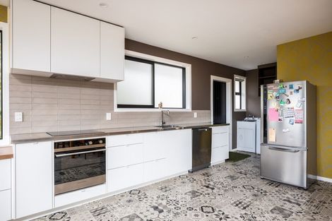 Photo of property in 15 Montana Place, Merrilands, New Plymouth, 4312