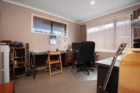 Photo of property in 20 Chestnut Close, Kelvin Grove, Palmerston North, 4414