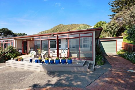 Photo of property in 2/33 Beach Road, Paekakariki, 5034