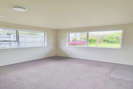 Photo of property in 29 Staincross Street, Green Bay, Auckland, 0604