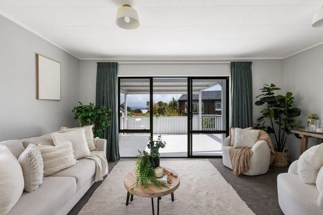 Photo of property in 2 Walnut Grove, Omokoroa, 3114