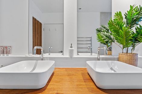 Photo of property in 1/813 East Coast Road, Northcross, Auckland, 0630