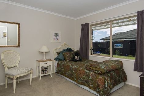 Photo of property in 1 Mcleod Place, Papamoa Beach, Papamoa, 3118