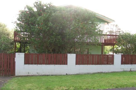 Photo of property in 17 Easter Parade, Glen Eden, Auckland, 0602