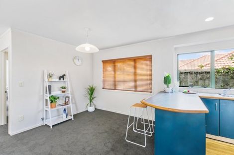Photo of property in 2/6 Pat O'connor Place, Manurewa, Auckland, 2105