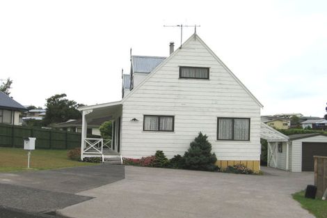 Photo of property in 4 Truscott Place, West Harbour, Auckland, 0618