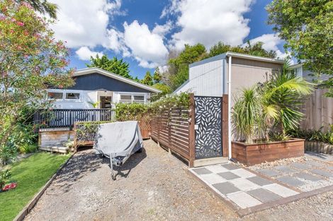 Photo of property in 8 Kashmir Road, Glen Eden, Auckland, 0602