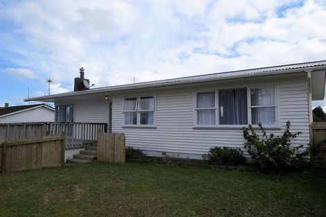 Photo of property in 17 Vina Place, Massey, Auckland, 0614
