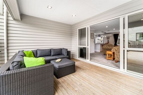 Photo of property in 80 Rising Parade, Fairview Heights, Auckland, 0632