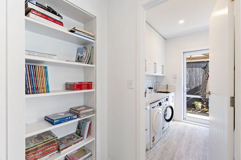 Photo of property in 51 Coutts Way, Fitzherbert, Palmerston North, 4410