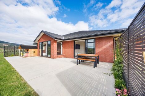 Photo of property in 180 Kingsdale Park Drive, Aokautere, Palmerston North, 4471