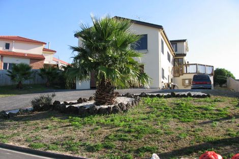 Photo of property in 28 St Clair Place, Browns Bay, Auckland, 0630