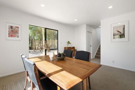 Photo of property in 2/12 Helicon Place, Totara Vale, Auckland, 0629