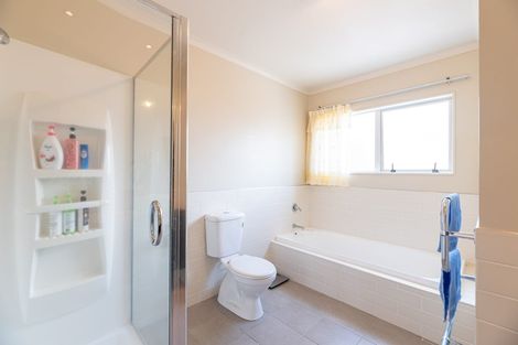 Photo of property in 14 Bridgefield Crescent, Flat Bush, Auckland, 2016