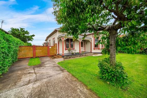 Photo of property in 15 Surrey Street, Hawera, 4610