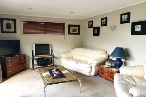 Photo of property in 1/4 Carlisle Road, Browns Bay, Auckland, 0630