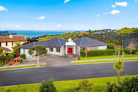 Photo of property in 139 Roberts Road, Matakatia, Whangaparaoa, 0930