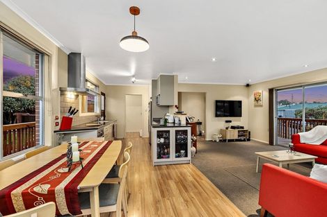 Photo of property in 3 Lowtherhurst Road, Massey, Auckland, 0614