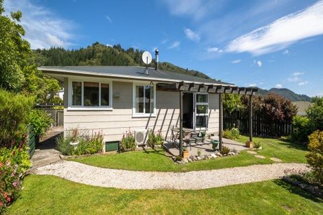 Photo of property in 169 Waikawa Road, Picton, 7220