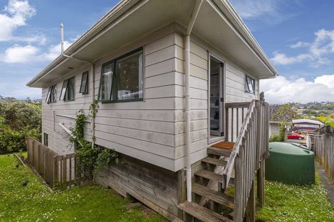 Photo of property in 10 Totaravale Drive, Totara Vale, Auckland, 0629