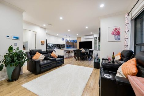 Photo of property in 5 Riwai Street, Flat Bush, Auckland, 2019