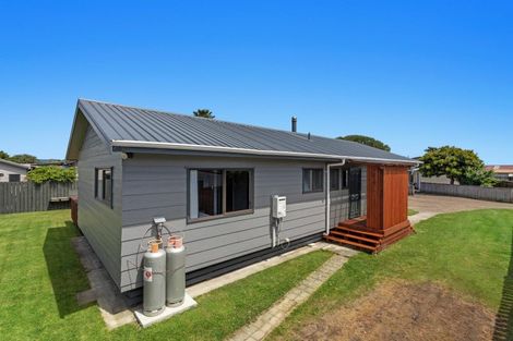 Photo of property in 8 Tawhara Place, Edgecumbe, 3120
