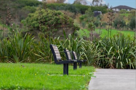 Photo of property in 4 Tuputupu Drive, Kumeu, 0810