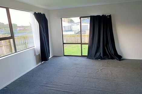 Photo of property in 1 Sparrow Place, Weymouth, Auckland, 2103