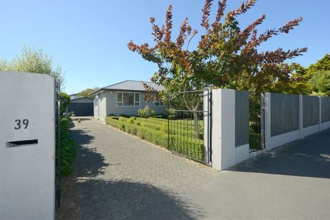 Photo of property in 39 Middlepark Road, Sockburn, Christchurch, 8042