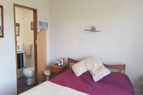 Photo of property in 19 Timaru Road, Waimate, 7924