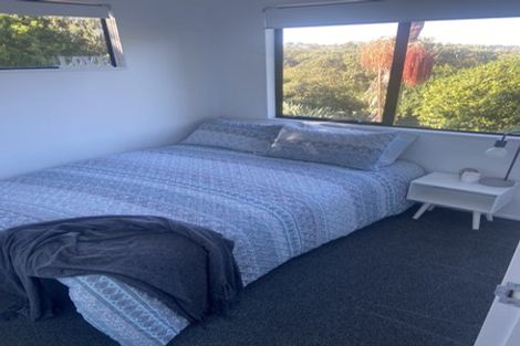 Photo of property in 2/15 Valecrest Place, Bayview, Auckland, 0629