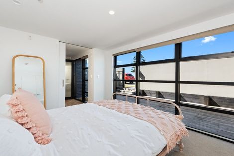 Photo of property in 211 Marine Parade, Mount Maunganui, 3116