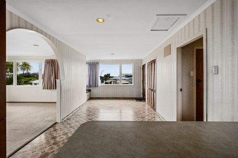 Photo of property in 16 Leon Place, Waitara, 4320