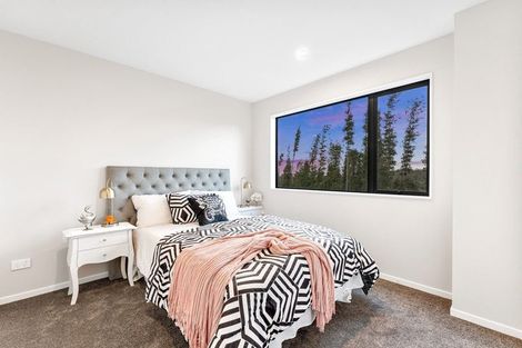 Photo of property in 17 Don Oliver Lane, Glen Eden, 0602