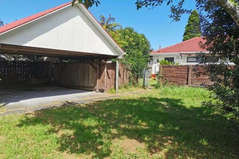 Photo of property in 5 Yeovil Road, Te Atatu Peninsula, Auckland, 0610