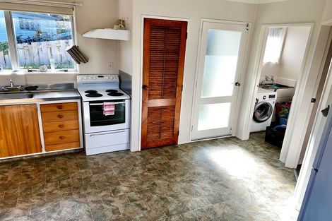 Photo of property in 38 Fiona Grove, Karori, Wellington, 6012