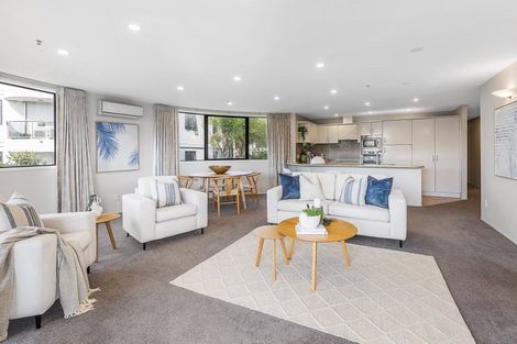 Photo of property in 2d/175 Hurstmere Road, Takapuna, Auckland, 0622