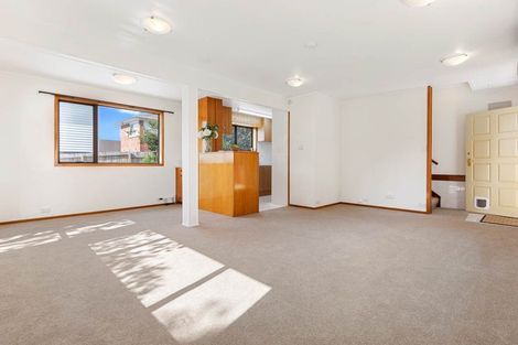 Photo of property in 8a Wendell Place, Greenlane, Auckland, 1061