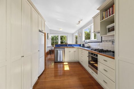 Photo of property in 129 Northland Road, Northland, Wellington, 6012