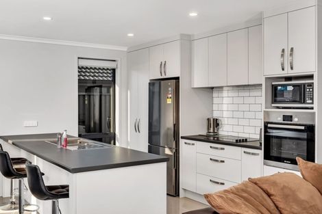 Photo of property in 2 Blacklock Road, Pyes Pa, Tauranga, 3112