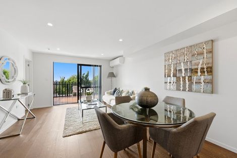Photo of property in 4/19 Trias Road, Totara Vale, Auckland, 0629