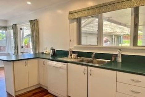 Photo of property in 98 Hillsborough Road, Hillsborough, Auckland, 1042