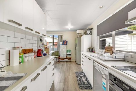 Photo of property in 24 Fergusson Street, Marton, 4710