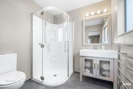 Photo of property in 4 Singers Road, Korokoro, Lower Hutt, 5012