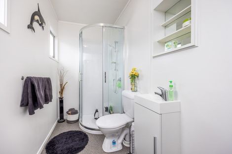 Photo of property in 3/144 Godley Road, Green Bay, Auckland, 0604